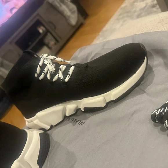 Men’s Balenciaga Black - Picture 3 of 4